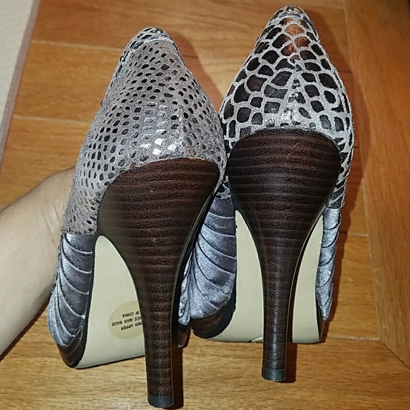 Seychelles Taupe Heels - Picture 5 of 8